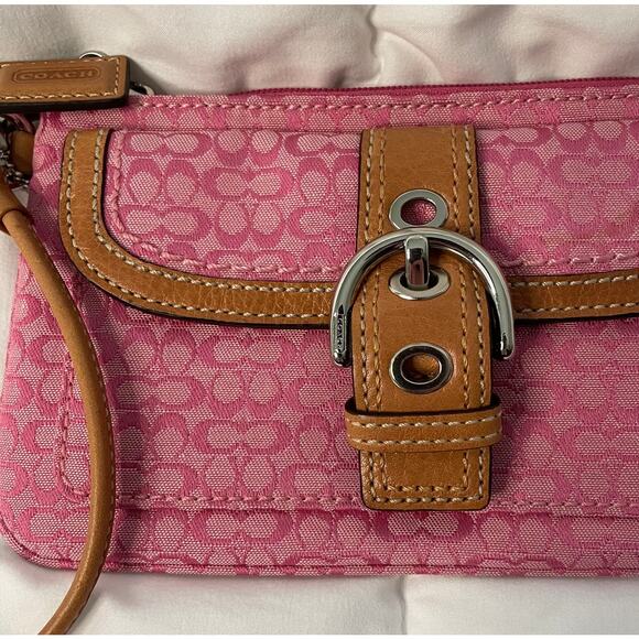 Coach Classic Mini Signature C Pink Wristlet Wallet Buckle Pocket CLEAN - Picture 2 of 15